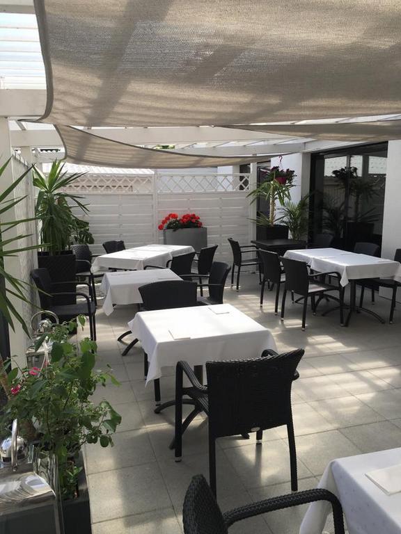 Hotel Restaurant Tivoli - Basel Airport Huningue Exterior photo